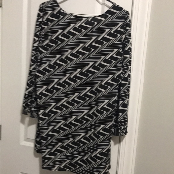 B/W geometric tunic lightweight polyester - Picture 5 of 5